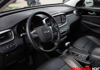 Подержанный автомобиль Kia Sorento 2018 года (10 фото)