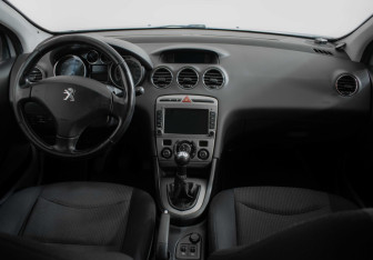 Подержанный автомобиль Peugeot 408 2013 года (11 фото)