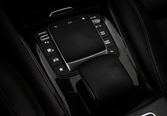 Подержанный автомобиль Mercedes-Benz GLB 2021 года (15 фото)