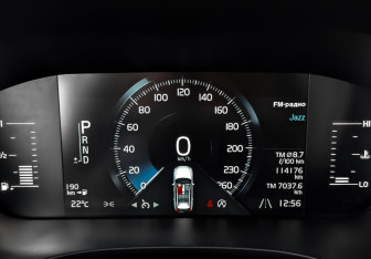 Подержанный автомобиль Volvo XC60 2019 года (16 фото)