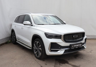 Подержанный автомобиль Geely Monjaro 2023 года (3 фото)