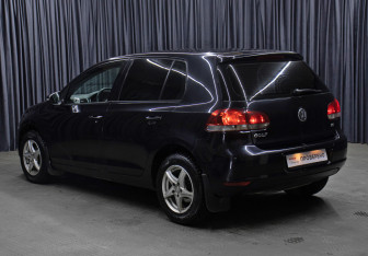 Подержанный автомобиль Volkswagen Golf Hatchback 2010 года (7 фото)