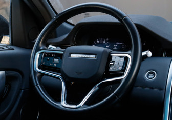 Подержанный автомобиль Land Rover Discovery Sport 2021 года (25 фото)