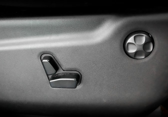 Подержанный автомобиль Jeep Grand Cherokee 2012 года (25 фото)