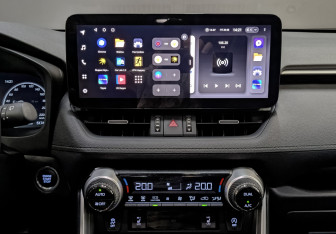 Подержанный автомобиль Toyota RAV4 2025 года (17 фото)