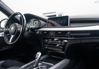 Подержанный автомобиль BMW X5 2016 года (16 фото)
