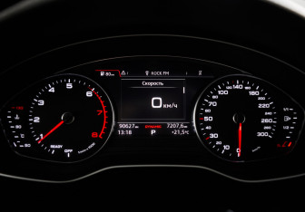 Подержанный автомобиль Audi A4 Sedan 2019 года (12 фото)