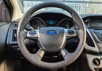 Подержанный автомобиль Ford Focus Wagon 2013 года (14 фото)