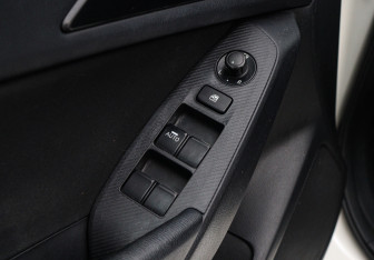 Подержанный автомобиль Mazda 3 Sedan 2014 года (15 фото)