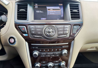 Подержанный автомобиль Nissan Pathfinder 2015 года (19 фото)