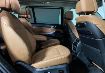 Подержанный автомобиль BMW X7 2022 года (14 фото)