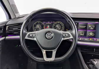Подержанный автомобиль Volkswagen Touareg 2020 года (22 фото)