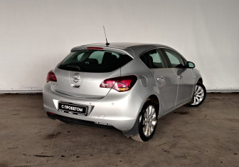 Подержанный автомобиль Opel Astra Hatchback 2011 года (5 фото)