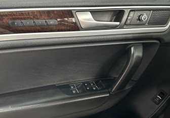 Подержанный автомобиль Volkswagen Touareg 2013 года (19 фото)