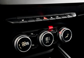 Подержанный автомобиль Renault Arkana 2021 года (25 фото)