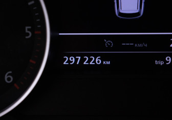 Подержанный автомобиль Volkswagen Touareg 2013 года (12 фото)