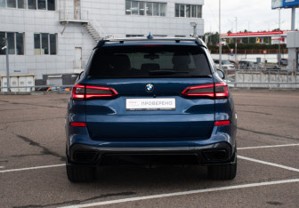 Подержанный автомобиль BMW X5 2019 года (6 фото)