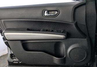 Подержанный автомобиль Nissan X-Trail 2013 года (19 фото)