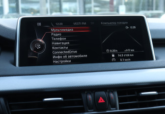 Подержанный автомобиль BMW X5 2015 года (20 фото)