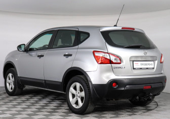Подержанный автомобиль Nissan Qashqai 2010 года (7 фото)