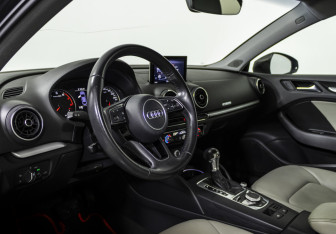 Подержанный автомобиль Audi A3 Sedan 2017 года (9 фото)