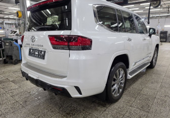 Новый Toyota Land Cruiser Suv 2024 (3 фото)