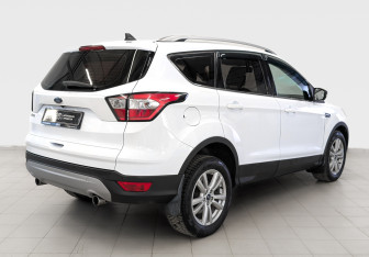 Подержанный автомобиль Ford Kuga 2019 года (5 фото)