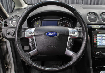 Подержанный автомобиль Ford Galaxy 2014 года (19 фото)