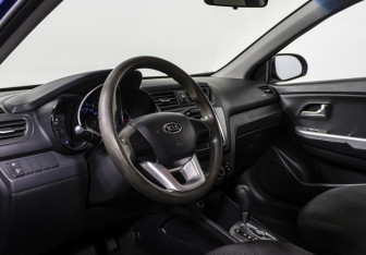 Подержанный автомобиль Kia Rio Hatchback 2012 года (9 фото)