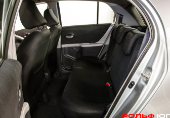 Подержанный автомобиль Toyota Yaris Hatchback 2008 года (8 фото)