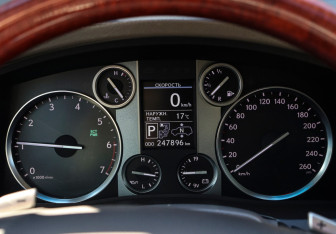 Подержанный автомобиль Lexus LX 2012 года (25 фото)