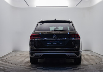Подержанный автомобиль Volkswagen Teramont 2018 года (6 фото)
