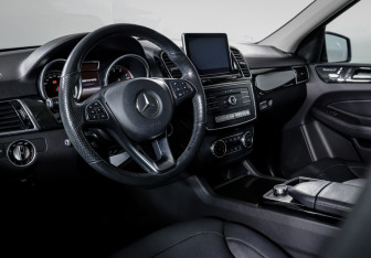 Подержанный автомобиль Mercedes-Benz GLE 2015 года (14 фото)