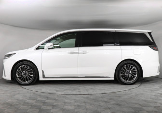 Подержанный автомобиль Voyah Dream 2023 года (8 фото)