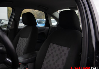 Подержанный автомобиль Ford Focus Sedan 2009 года (14 фото)