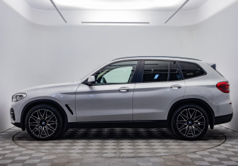 Подержанный автомобиль BMW X3 2020 года (8 фото)