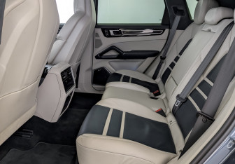 Подержанный автомобиль Porsche Cayenne 2019 года (12 фото)