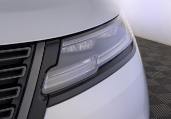 Подержанный автомобиль Land Rover Range Rover Velar 2023 года (11 фото)