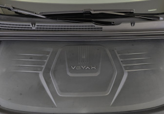 Подержанный автомобиль Voyah Dream 2022 года (9 фото)