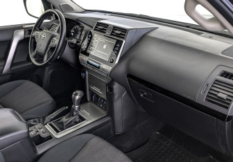 Подержанный автомобиль Toyota Land Cruiser Prado 2021 года (13 фото)