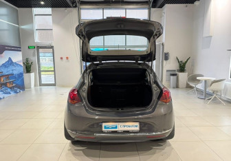Подержанный автомобиль Opel Astra Hatchback 2013 года (6 фото)