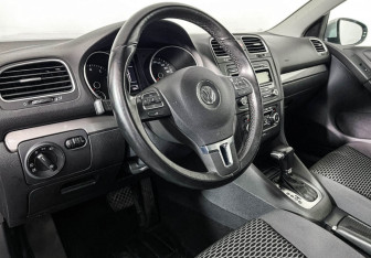 Подержанный автомобиль Volkswagen Golf Hatchback 2010 года (13 фото)