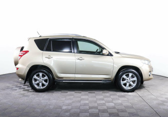 Подержанный автомобиль Toyota RAV4 2010 года (4 фото)