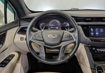 Подержанный автомобиль Cadillac XT5 2016 года (22 фото)