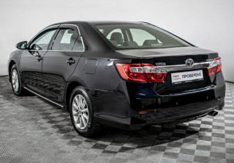 Подержанный автомобиль Toyota Camry Sedan 2012 года (7 фото)