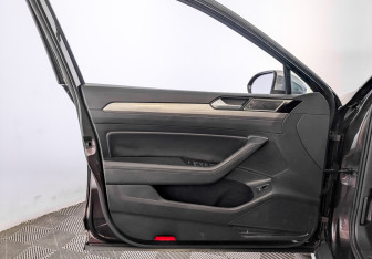 Подержанный автомобиль Volkswagen Passat Wagon 2018 года (19 фото)