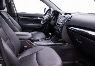 Подержанный автомобиль Kia Sorento 2014 года (9 фото)
