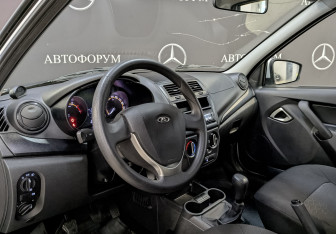 Подержанный автомобиль LADA (ВАЗ) Granta Sedan 2023 года (15 фото)