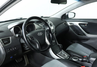 Подержанный автомобиль Hyundai Elantra Sedan 2013 года (13 фото)