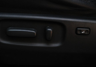 Подержанный автомобиль Toyota RAV4 2011 года (14 фото)